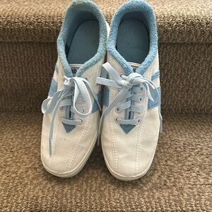 Vintage pro Keds size 7M white with baby blue stripes